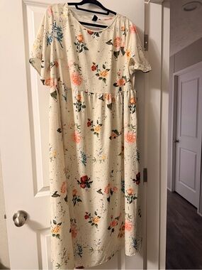 Cream Floral Maxi Dress with Short Sleeves